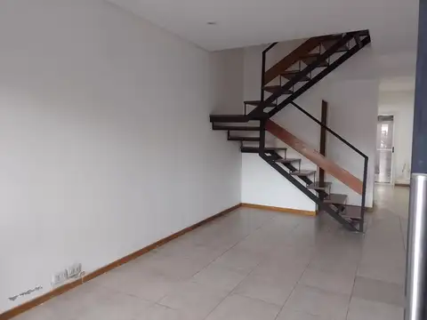 Duplex muy buen acceso