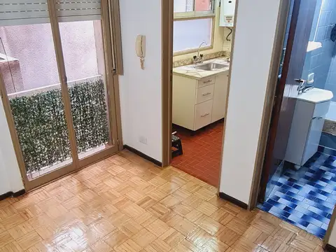 1 AMB DIVIDIDO, COCINA SEPARADA A GAS  Y BAÑO COMPLETO (BARRIO: ONCE)