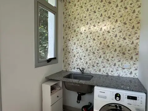 Casa en venta - 3 Dormitorios 2 Baños - Pinamar