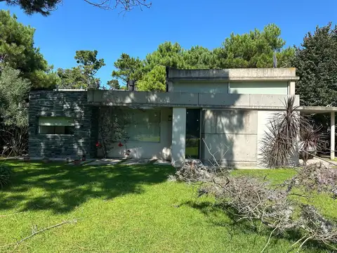 Casa en venta - 3 Dormitorios 2 Baños - Pinamar