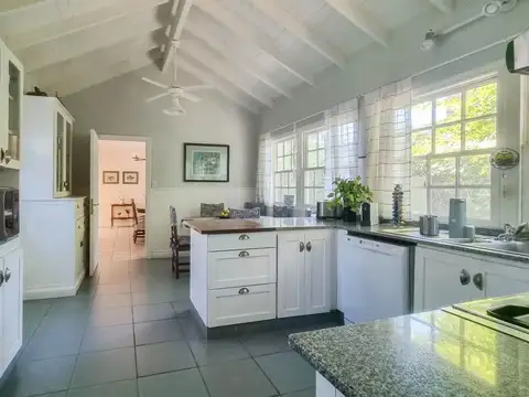 Casa en Venta con 2 cocheras