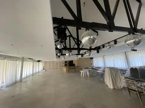 Salón de eventos de excelente categoría, 1000 m² cubiertos.