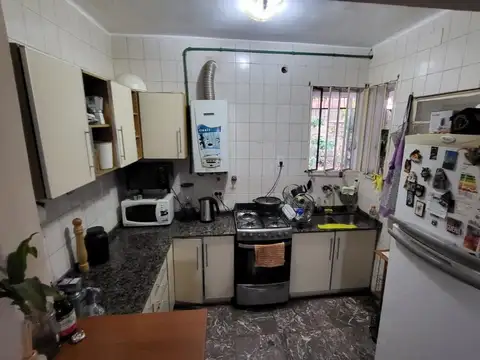 VENTA CASA AL FRENTE ZONA SUR  MUY BUENA UBICACION