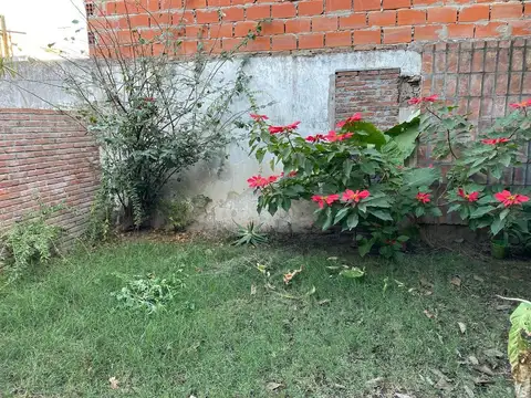 VENTA CASA AL FRENTE ZONA SUR  MUY BUENA UBICACION