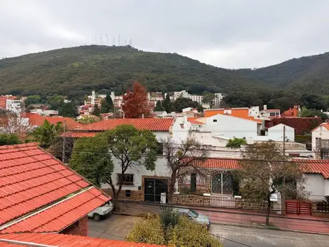 Casa 6 ambientes con 3 baños