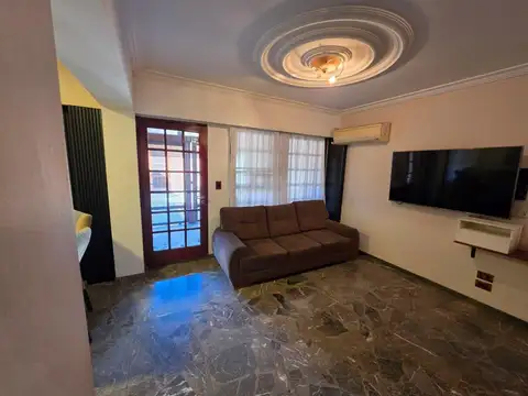 Casa 8 ambientes con 3 baños