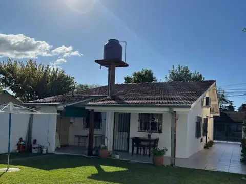Casa en venta de 4 ambientes excelente ubicación