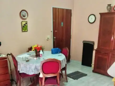 Depto Tipo Casa en Venta en Versalles, USD 125.000