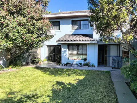 Casa en Venta 5 Ambientes Jardin Cochera Pileta en Olivos