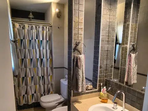 Casa en Venta 5 Ambientes Jardin Cochera Pileta en Olivos