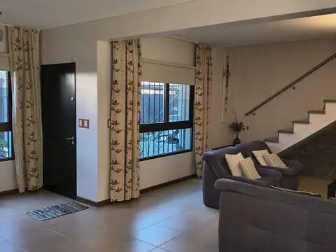 Casa 5 ambientes con 5 baños