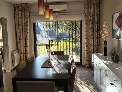 Casa en Venta en Olivos Maipú/Uzal, USD 370.000