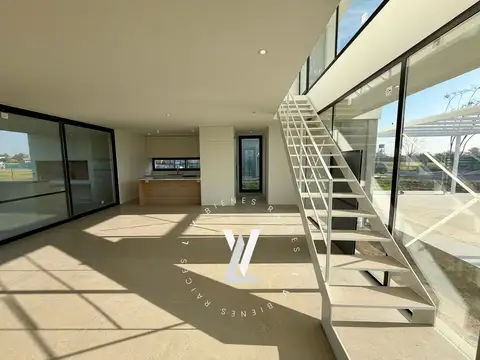 Casa 4 ambientes con 3 baños
