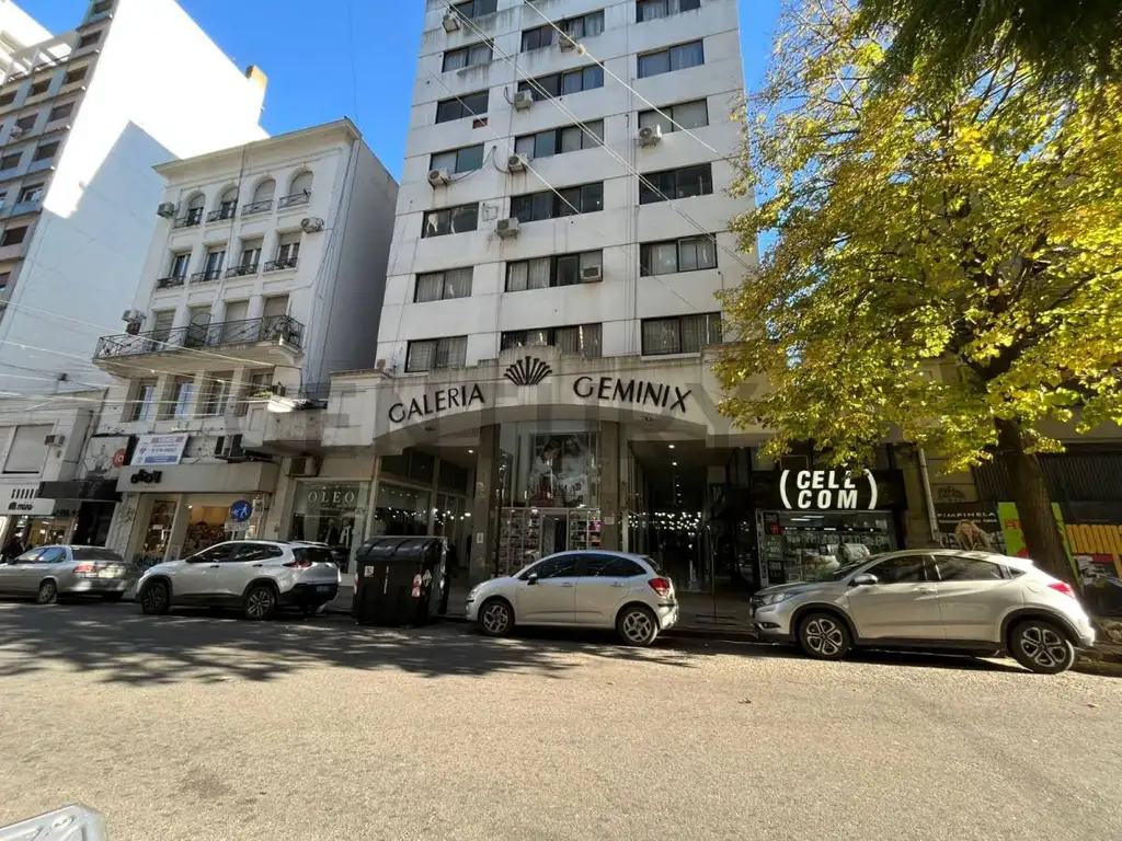 48 700, Piso 0