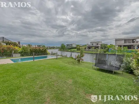 Casa 4 ambientes con 3 baños