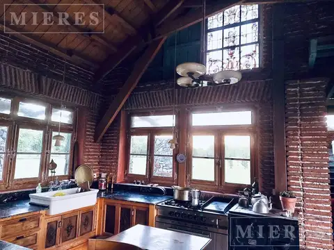Casa en Venta con 5 cocheras