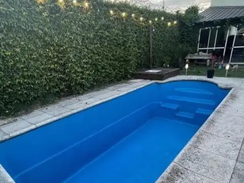 Casa 11 ambientes con 2 baños