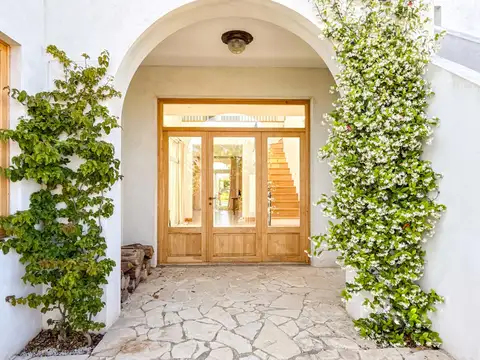 Casa en Venta con 6 cocheras