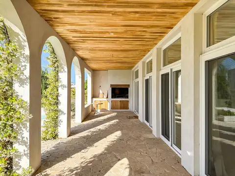 Casa 6 ambientes con 3 baños