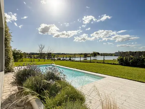 Casa en Venta en El Cantón - Barrio Golf, USD 480.000