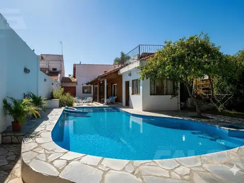 Casa en Venta | 4 Ambientes | Piscina | Quincho | Departamento Independiente | Castelar Norte