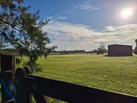 Venta de 1 hectarea con construcción y pileta - Guernica