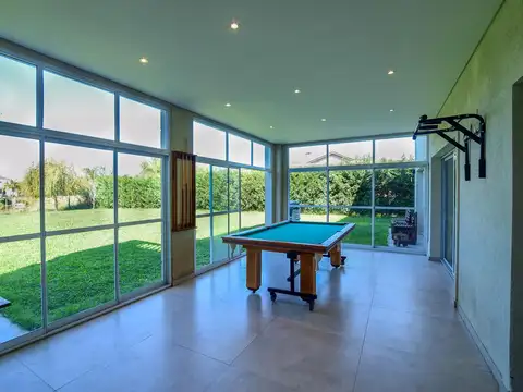 Casa en Venta con 4 cocheras