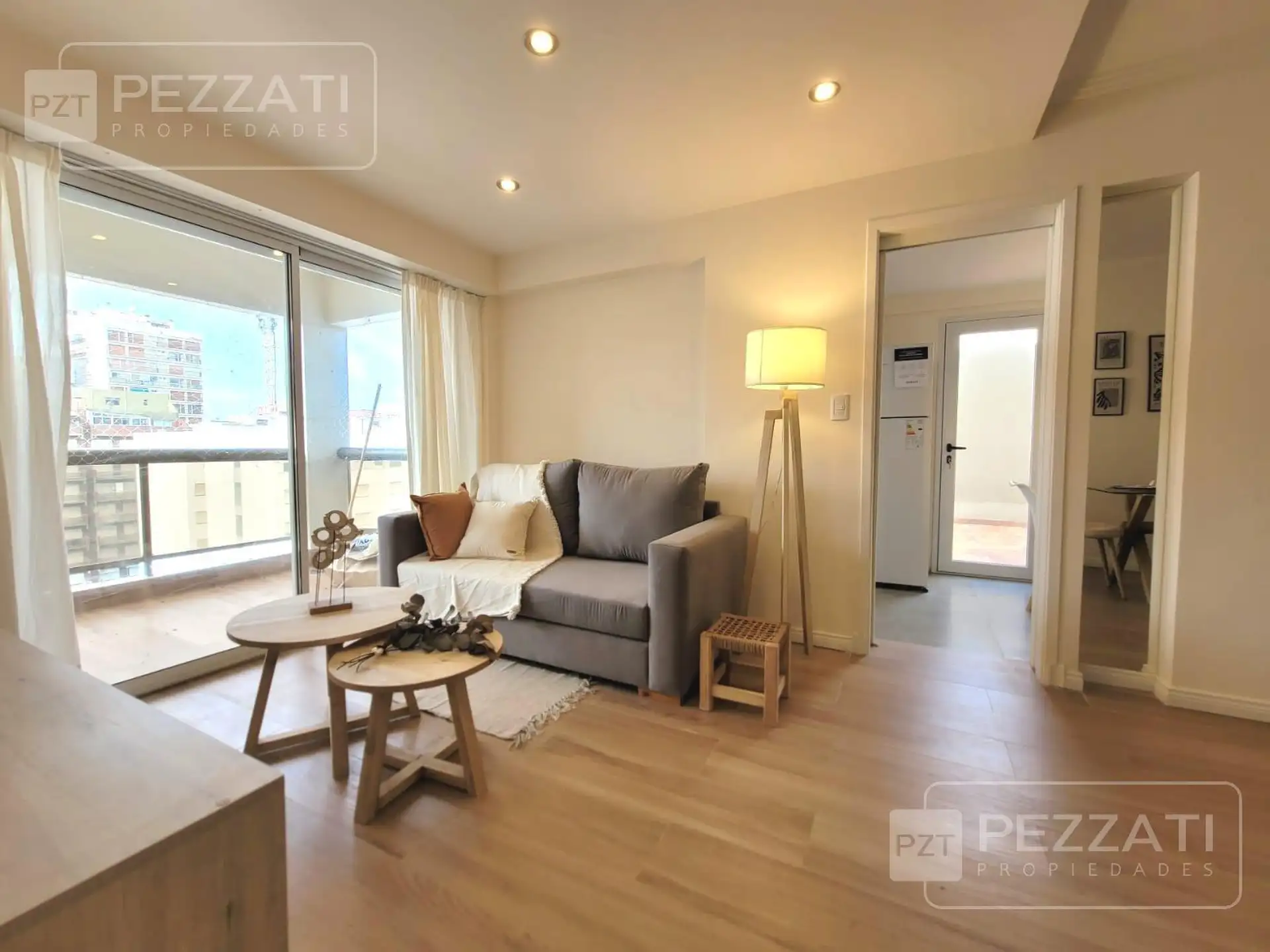 Departamento en venta. 2 amb. Cochera fija. Terraza propia. Totalmente reciclado. Z/Macrocentro