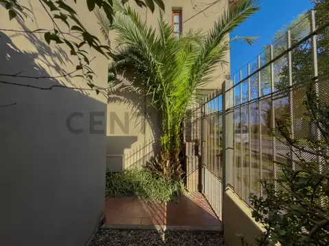 21 entre 527 y 528 400, Piso 0