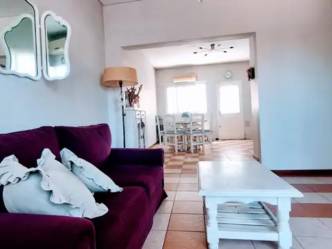 Depto Tipo Casa en Alquiler en Lomas De Zamora, $ 900.000