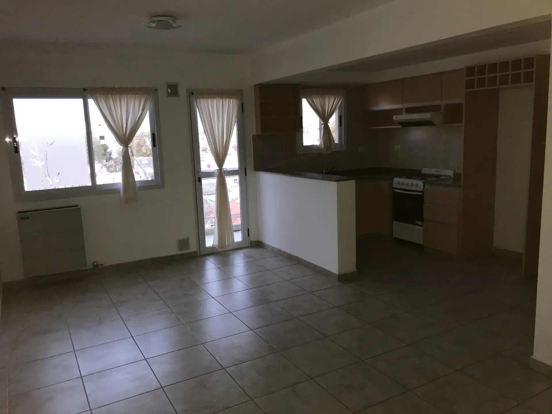Departamento de 2 amb a la calle con balcón y cochera