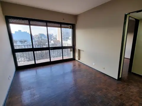 Hermoso y amplio dto de 2 ambientes al frente con balcón