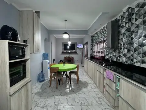Venta Casa 4 Amb Cochera Fondo Pileta