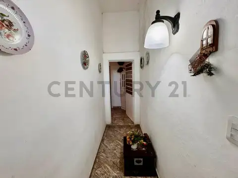 Rivadavia 2500, Piso 0