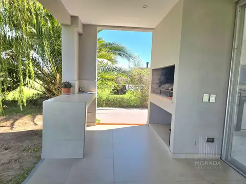 Venta casa de 4 ambientes con pileta en San Sebastian