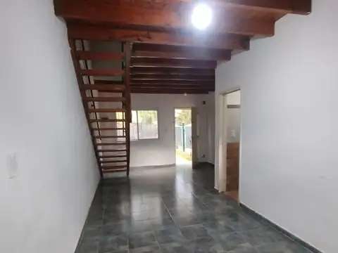 Depto Tipo Casa en Alquiler de 2 dormitorios