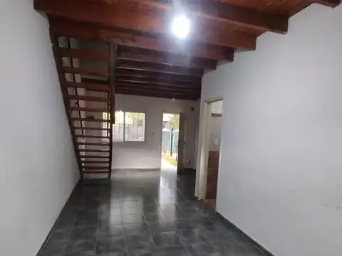 Depto Tipo Casa en Alquiler de 3 ambientes