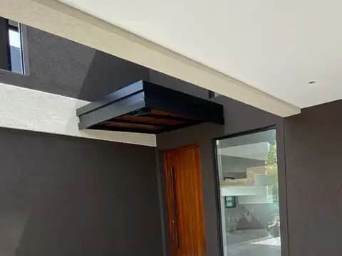 Casa 5 ambientes con 4 baños