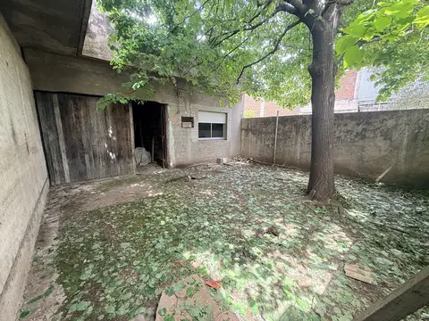 Casa en sobre lote propio de 215 m² con cochera para 3 vehículos