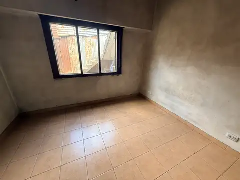 Casa en sobre lote propio de 215 m² con cochera para 3 vehículos