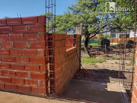 Obra en proceso + lote + planos aprobados + servicios!  