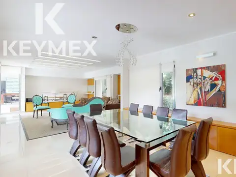 Casa en Venta con 4 cocheras