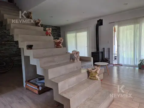 Casa 4 ambientes con 2 baños