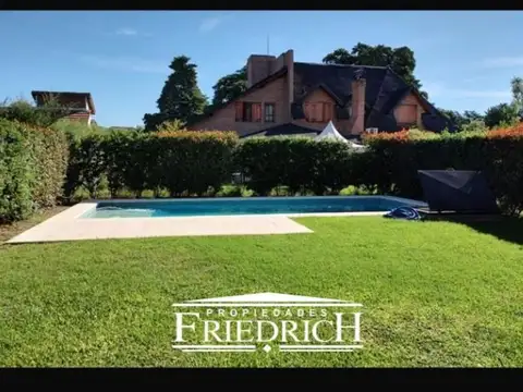 Casa en Alquiler con 4 cocheras