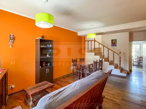 Mariano Moreno  al 3000, entre Fray justo sarmiento y Pedro goyena