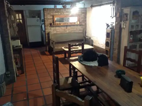 Casa en venta - 2 Dormitorios 2 Baños - Cochera - 1.627Mts2 - Del Viso