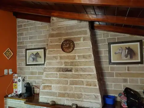 Casa 4 ambientes con 2 baños