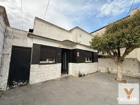 Casa en venta - 4 Dormitorios 1 Baño - La Plata
