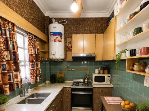 Casa con gran patio, parrilla y garaje vs autos-Billinghurst