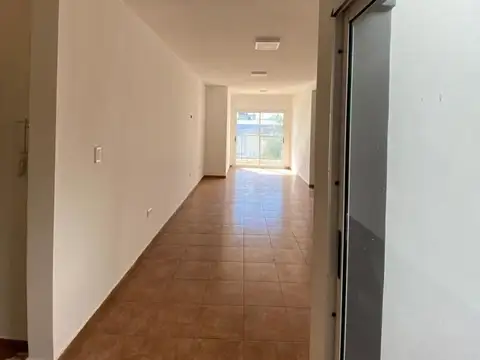 3 AMBIENTES CON PATIO Y BALCÓN ? CASEROS